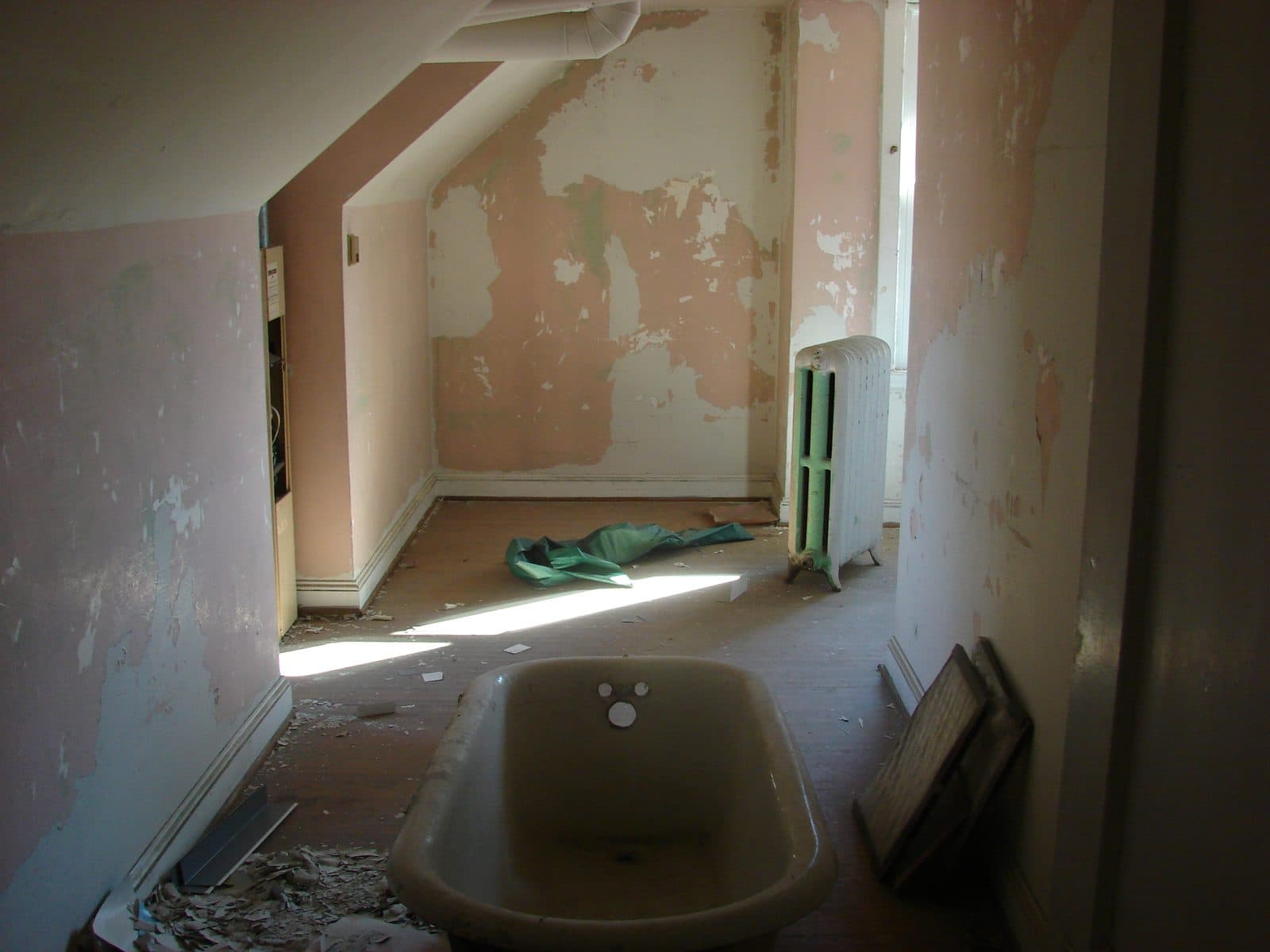 Upper Bath before renovation — Shell Home Inspections 203k project